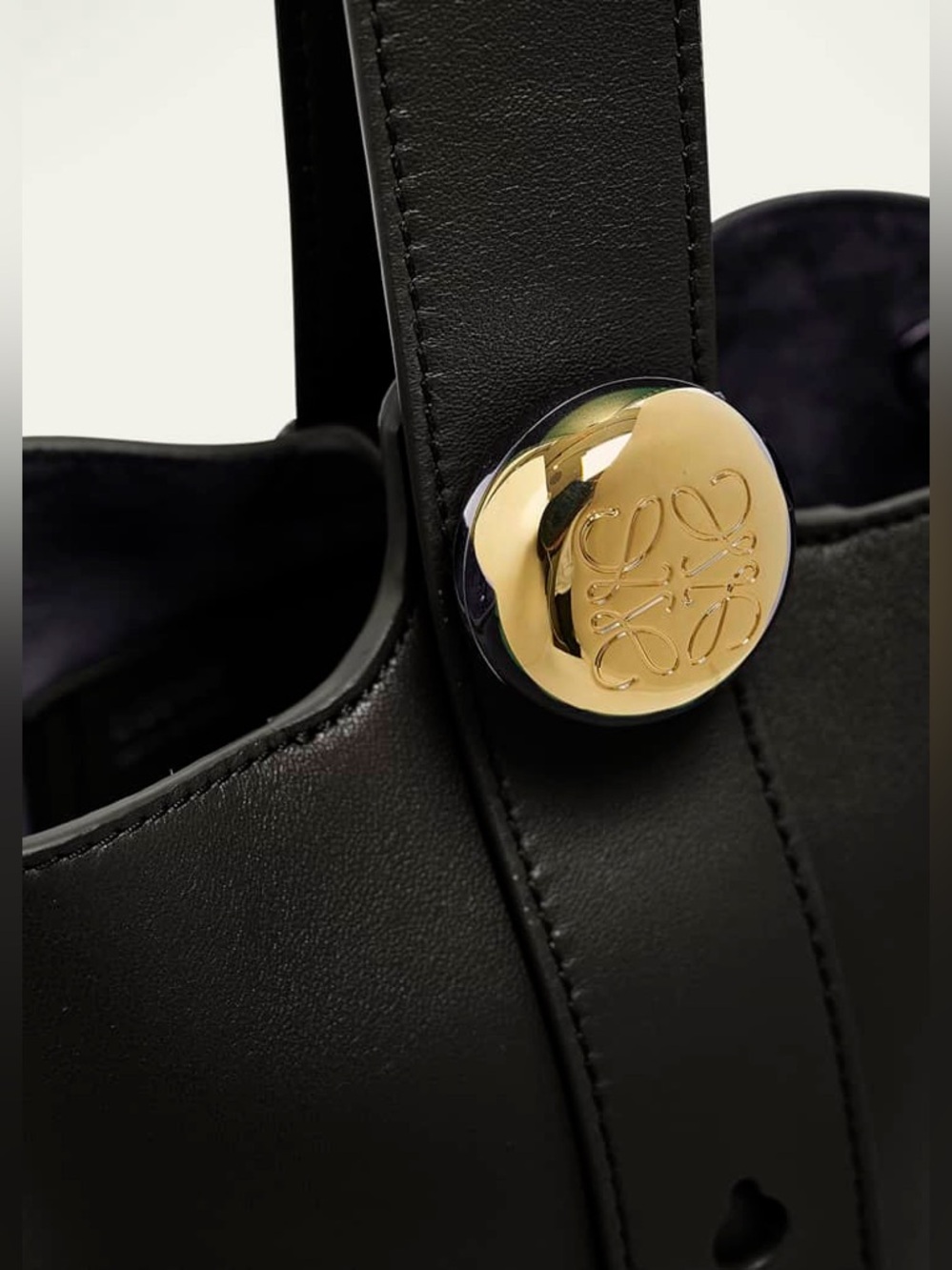 Loewe Pebble Bucket/Crossbody Bag - Picture 3 of 14